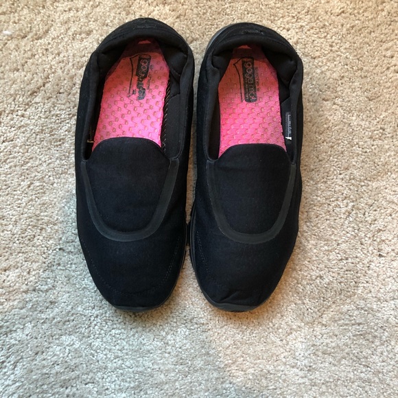 𝐁𝐥𝐚𝐜𝐤 𝐒𝐤𝐞𝐭𝐜𝐡𝐞𝐫𝐬 𝐒𝐥𝐢𝐩 𝐨𝐧 𝐒𝐧𝐞𝐚𝐤𝐞𝐫𝐬 - Picture 3 of 5